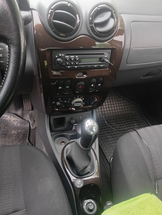 Vind Dacia Duster an 2012 benzină  Si GPL