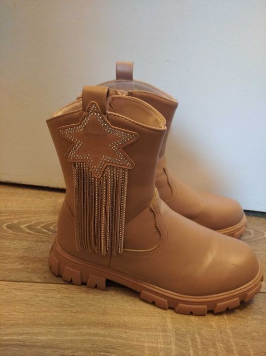 Vand cizme de iarna.