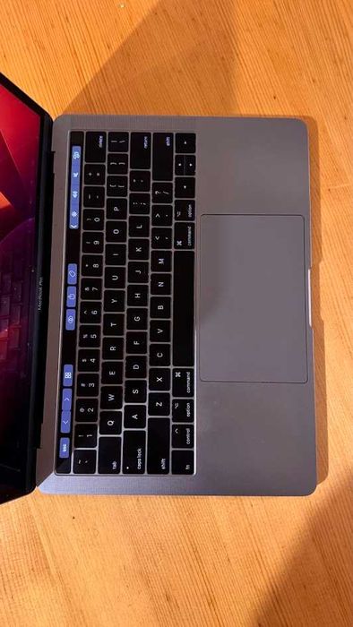 MacBook Pro 13 2017 Touch Bar 256GB (4xTB3) + СЛУШАЛКИ ПОДАРЪК