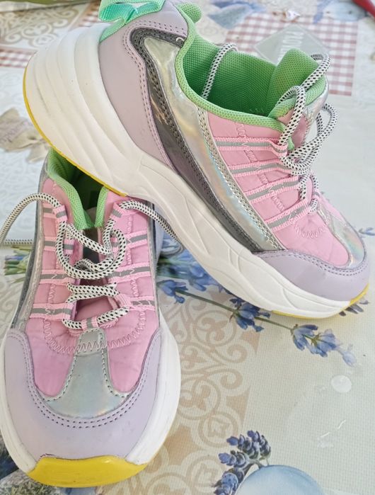 Adidași fete mărime 32