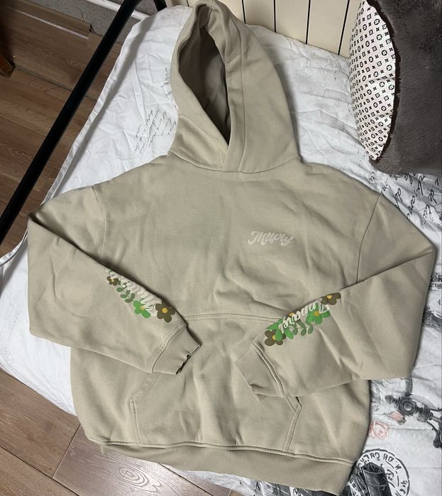 Лот от четири пуловера и суичър