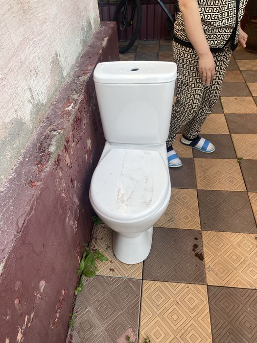 Продам унитаз белый