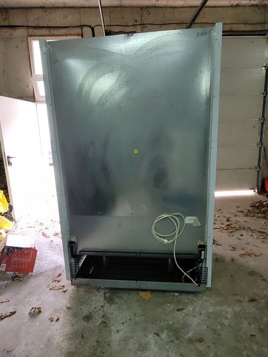 Плюсова отворена  витрина