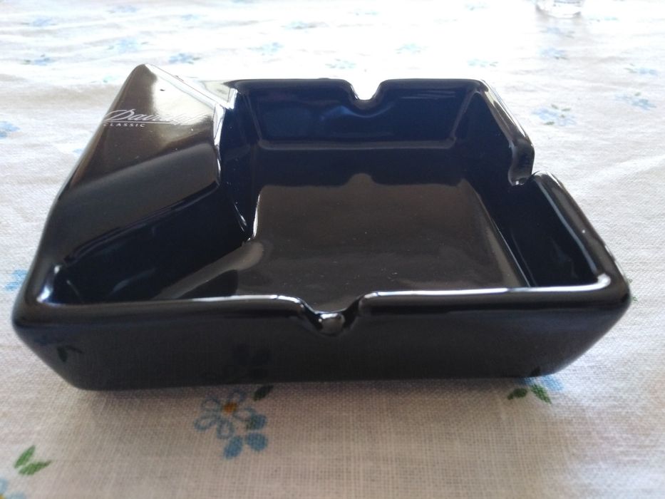 Поставка за чаши от масив орех и пепелник"Davioff"