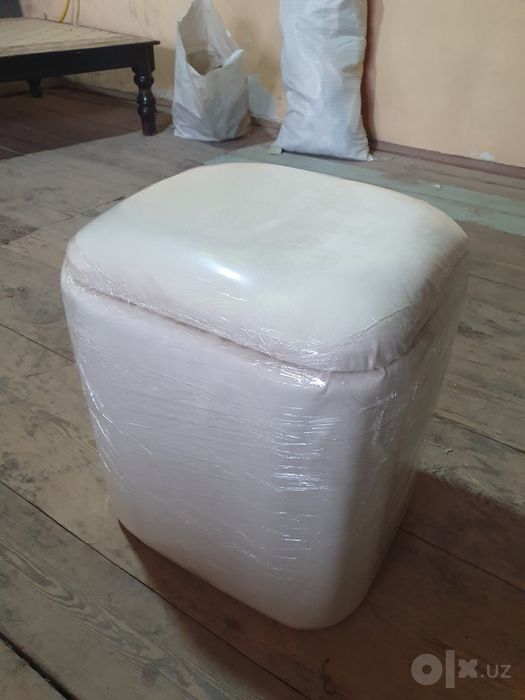 Mebelni pufik tumba
