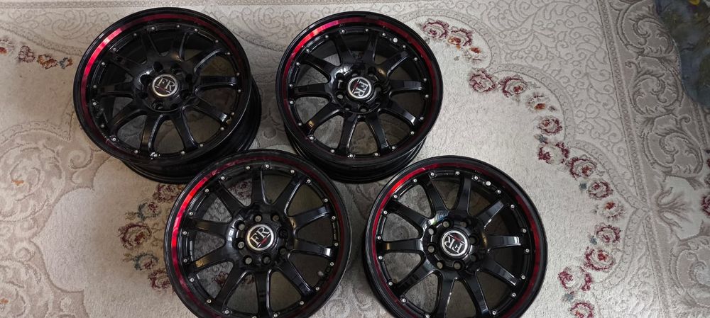 Срочно !Продаются новые диски.