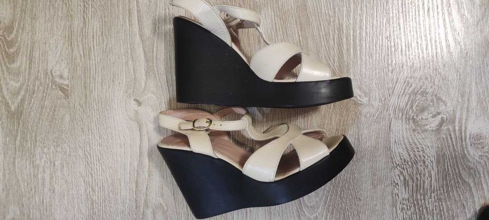 Босоножки женские кожаные