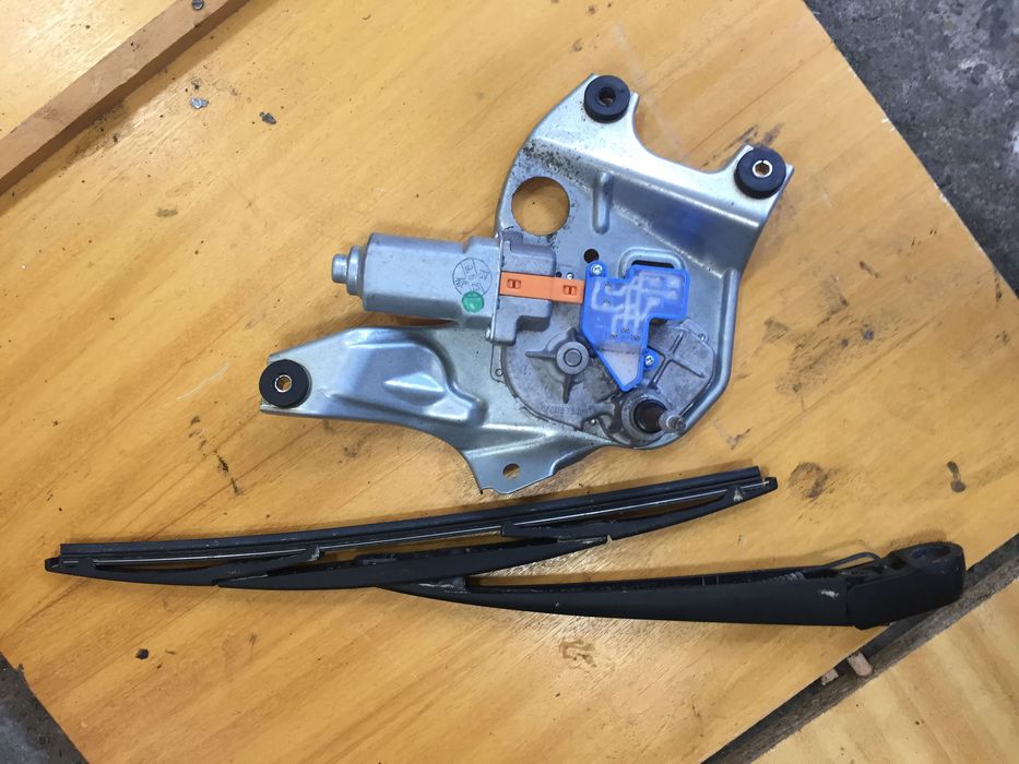 Subaru legacy 2011 мотор задна чистачка