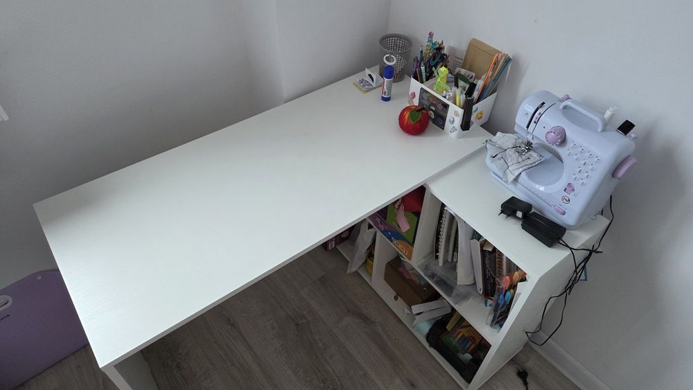 Стол письменный с полками