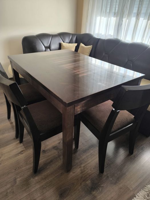 Ъглов диван и маса с три стола