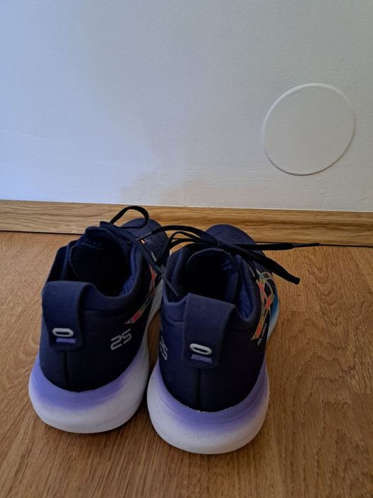 Adidasi fete marime 37.5