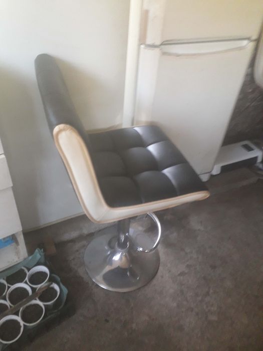 Кожени бар столове