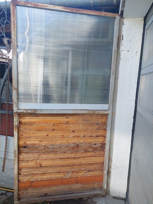 Poartă pentru magazie