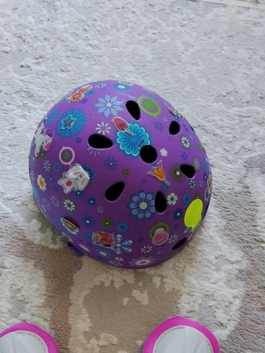 Комплект шлем и наколенники