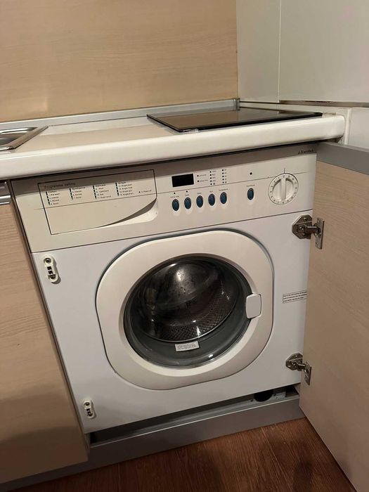 Кухня MDF с вграден хладилник, пералня, котлони, мивка и смесител