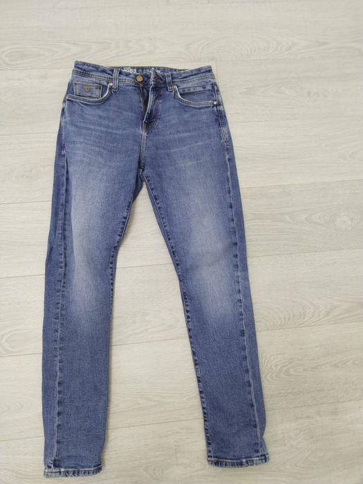 Отдам 4ооо  мужская одежда куртка зимняя