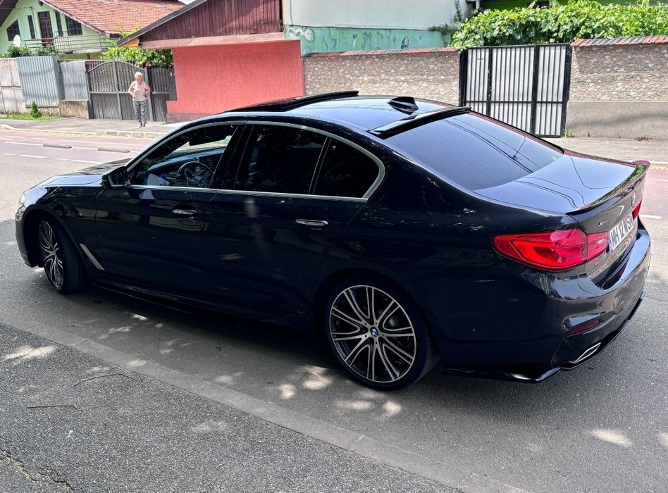 Extensii / coltare coltar lip bara spate BMW Seria 5 G30 negru lucios