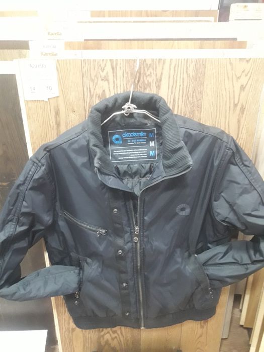 Продам куртки весна