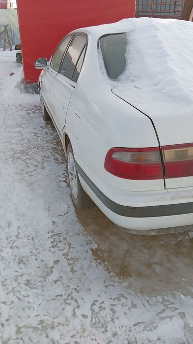 Продам Тойоту Карину е в среднем состоянии