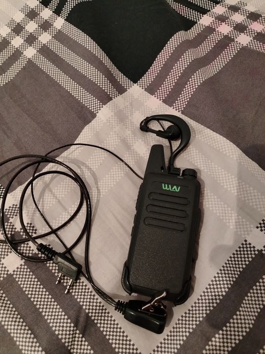 Продам рацию с наушником