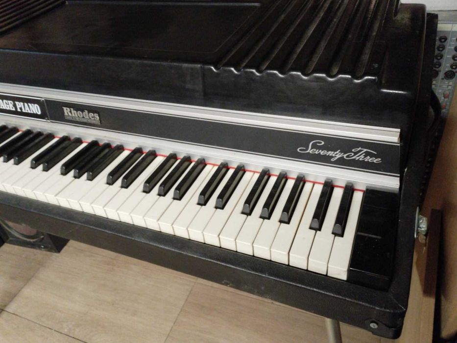 Продавам пиано FENDER RHODES MARK II 73 клавиша