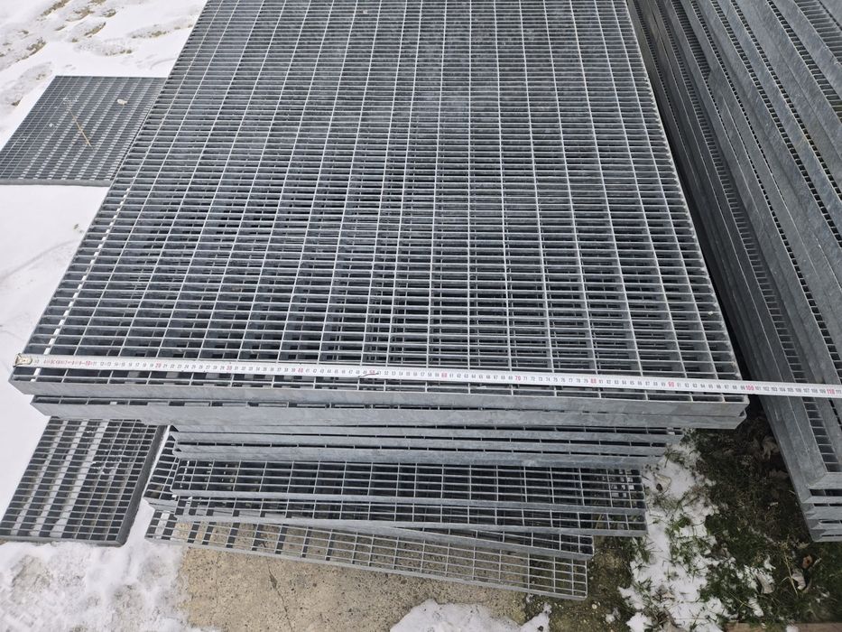 Trepte și gratare zincate