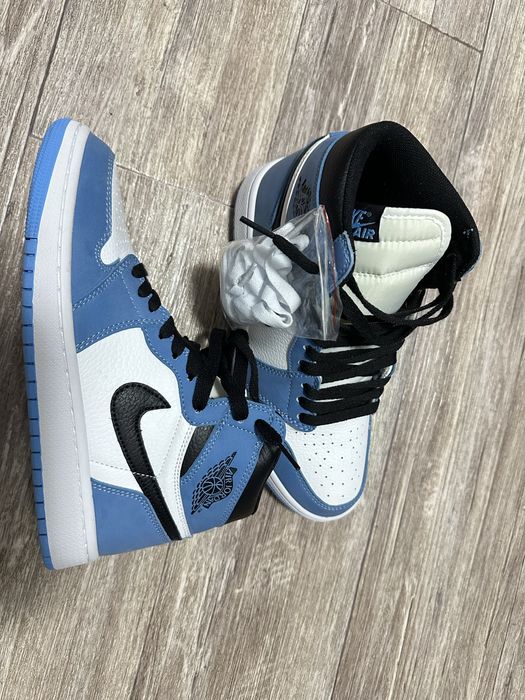 Кроссовки новые 40р