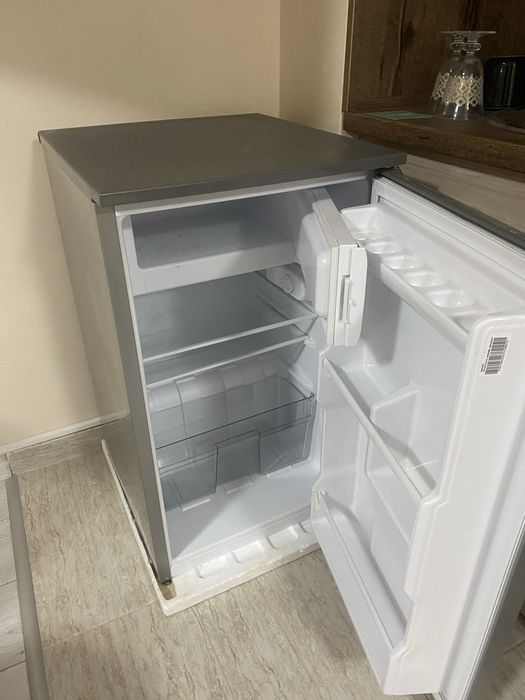 Хладилник  Crown 08