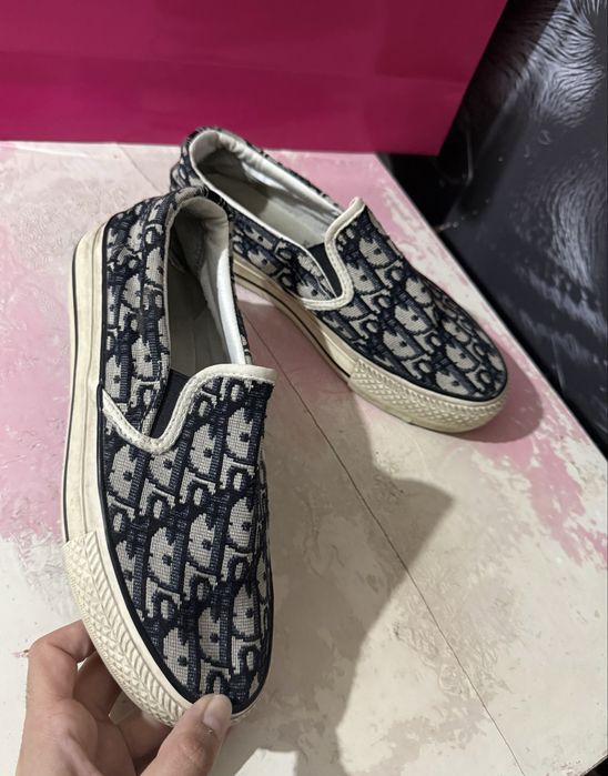 женские кроссовки