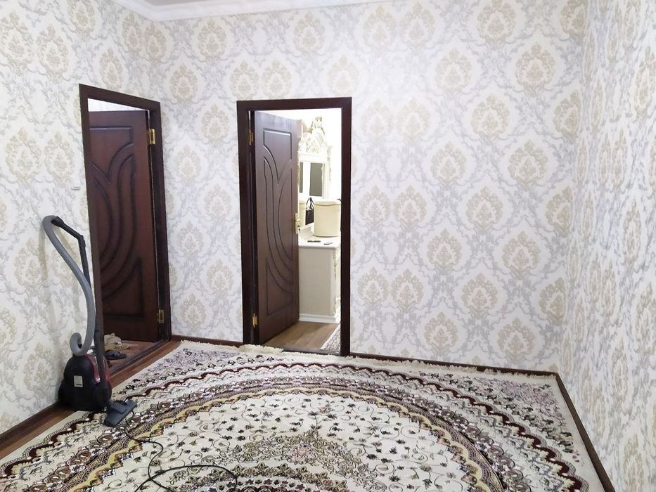 Продаётся квартира на Чиланзаре -8, 2/4/4, ор-р Корзинка