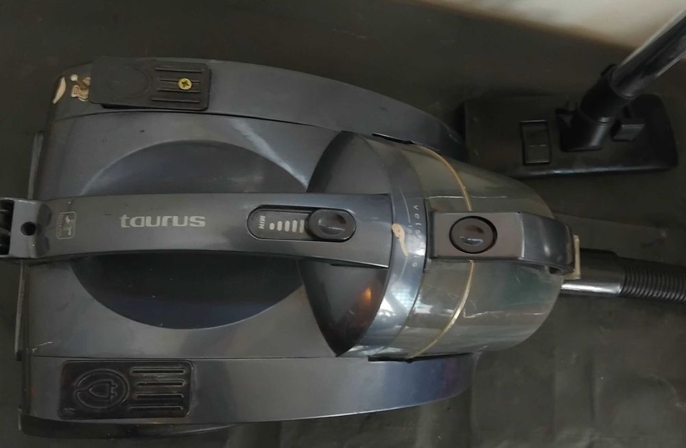 Прахосмукачка TAURUS 1600W