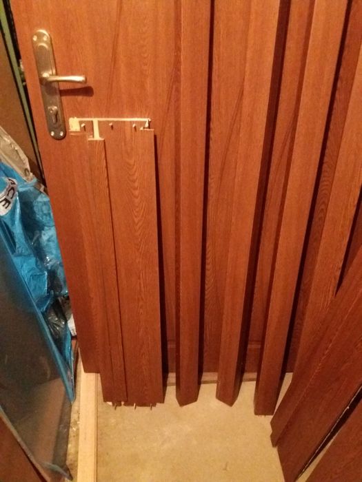 Входна врата с мраморен праг