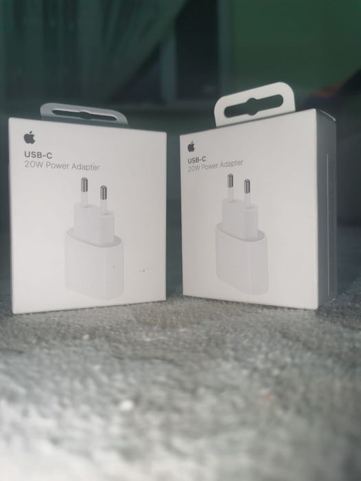 Продам адаптер на Айфон оригинал,