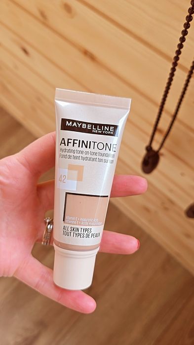 Fond de ten Maybelline New York Affinitone 42 Dark Beige, 30 ml