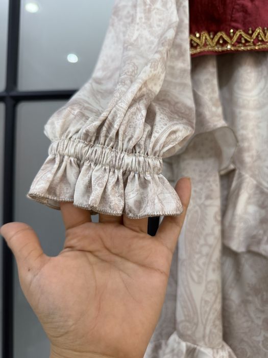 Кажекей и шелк платье