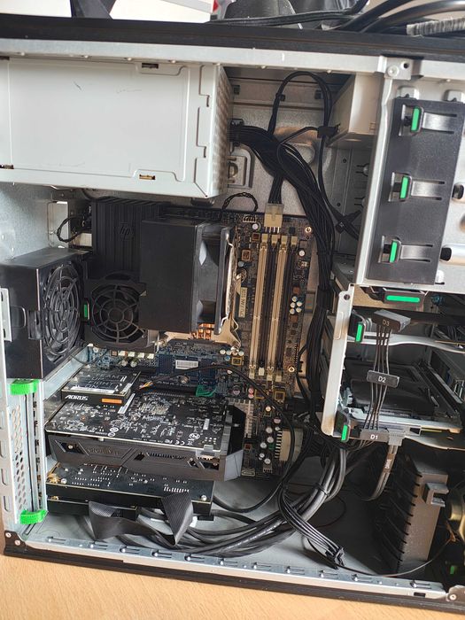 Stație Workstation HP Z420 • GTX 1050 Ti • Sound Blaster ZxR • SSD Samsung 512GB • Wi‑Fi 6