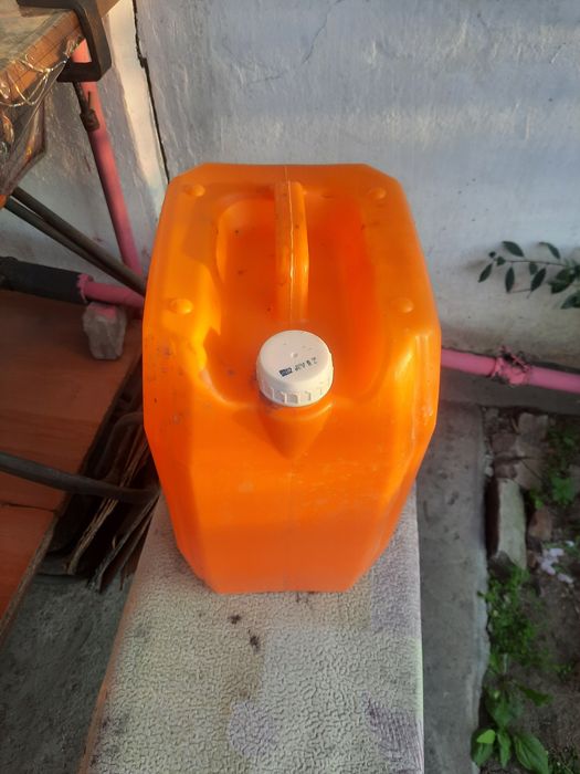 Продам пластиковые канистры