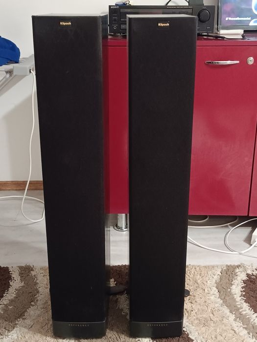 Boxe audio cu conectare prin cablu