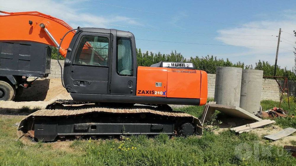 Xitache 210CLL srochna sotiladi