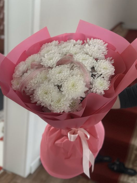 Цветы белые.