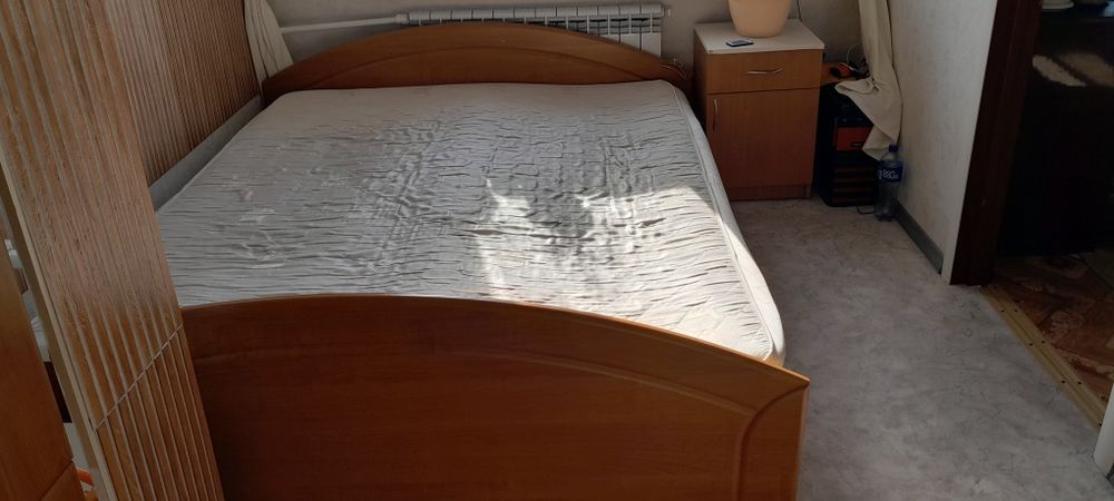 Продам спальный гарнитур