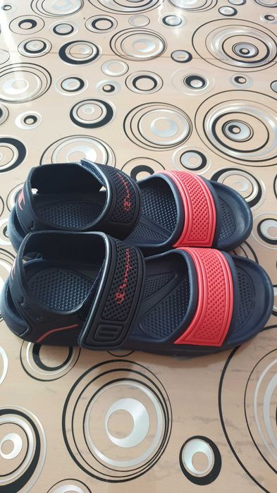 Нови сандали Champion