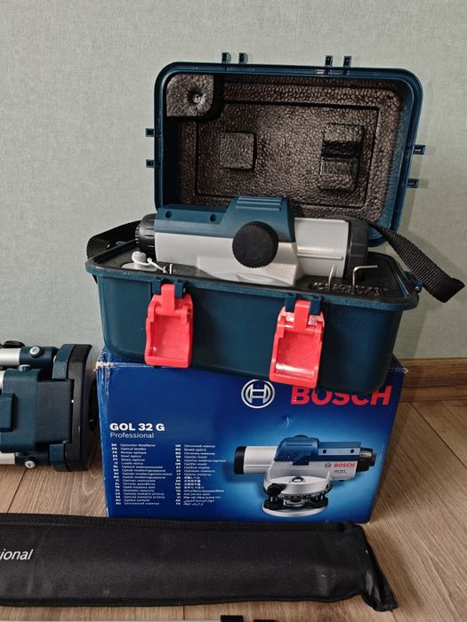 Комплект оптичен нивелир BOSCH GOL 32 G