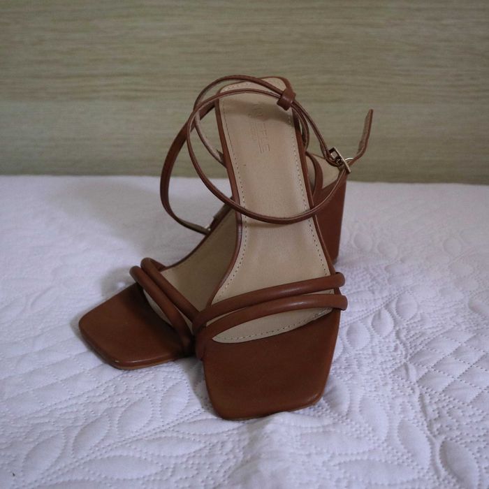 Летни сандали с широк ток и обувки с платформа