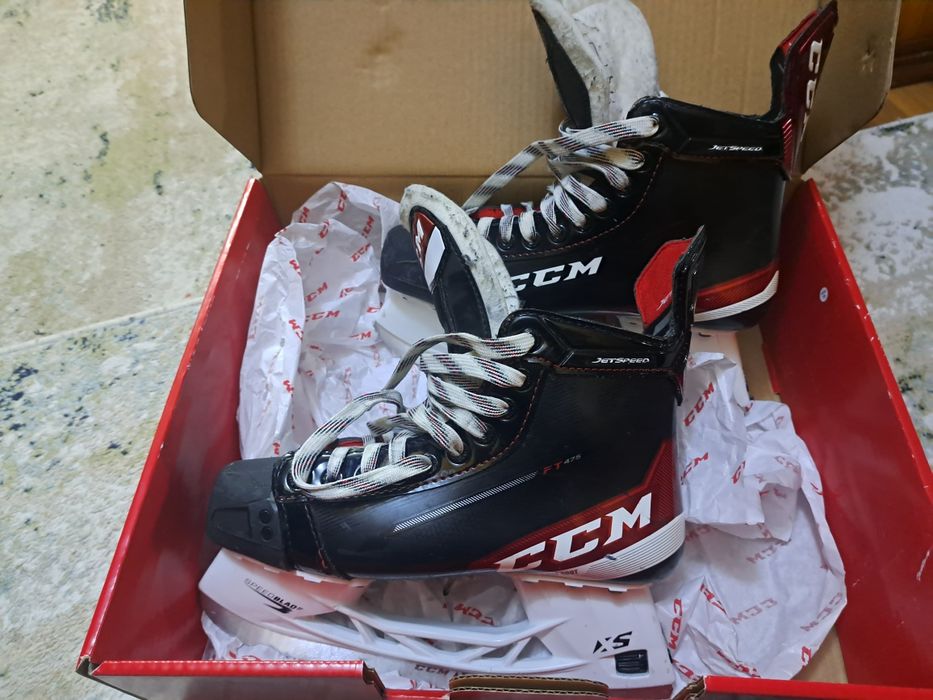 Продам хоккейные коньки CCM