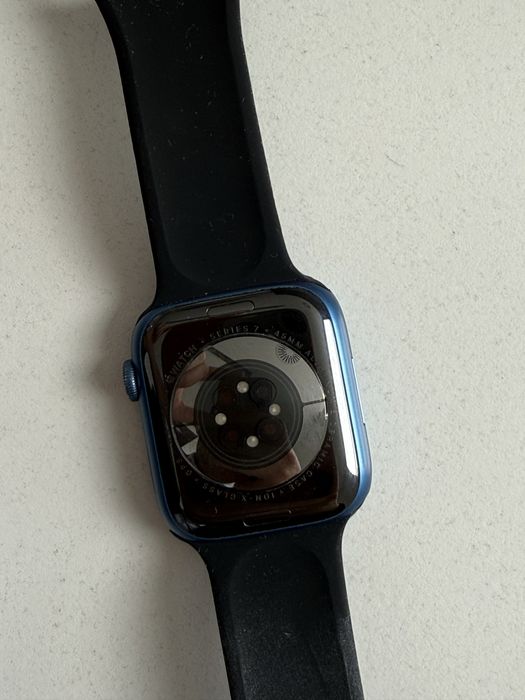 Продам apple watch 7 45mm