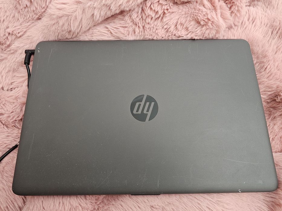 Ноутбук HP с мышкой