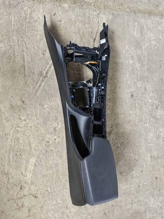 Подлакътник бмв ф30 ф31 bmw f30 f31