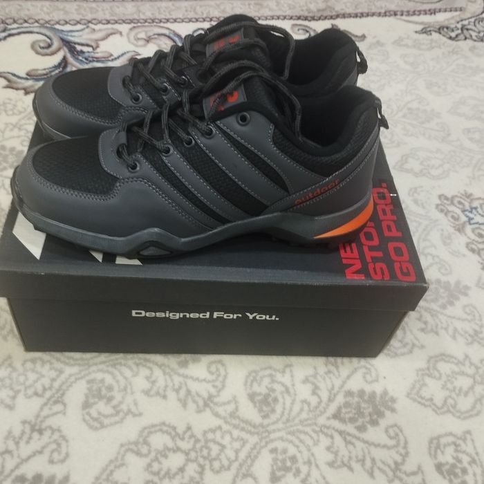 Продаются кроссовки новые