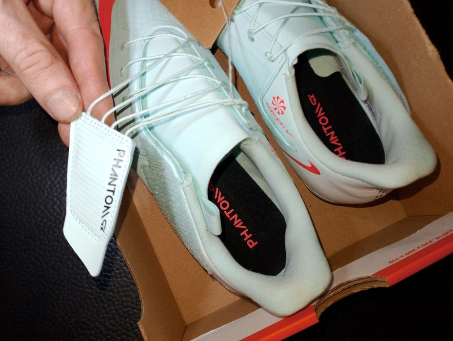 Футболни обувки  Nike Mercurial  Air Оригинални 100% номераот 36до 46.